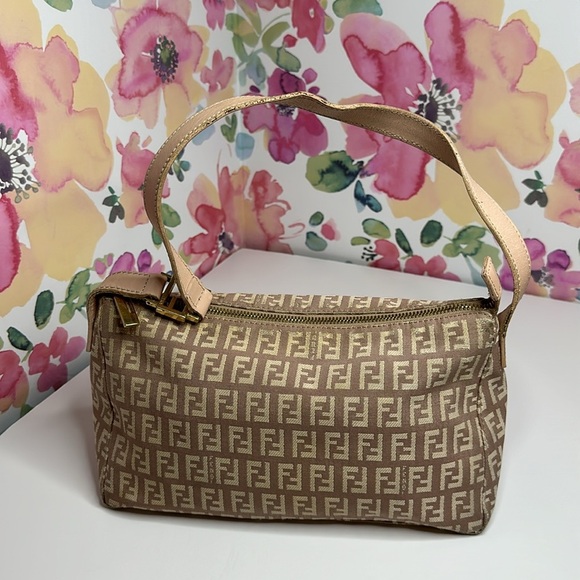 💯Authentic Fendi Shoulder Bag Small size 🍀 - Picture 8 of 17